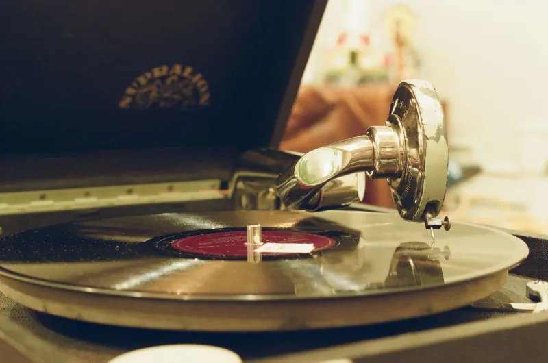Quand la chanson française s'invite dans nos poches : l'histoire des sonneries cultes de l'Hexagone